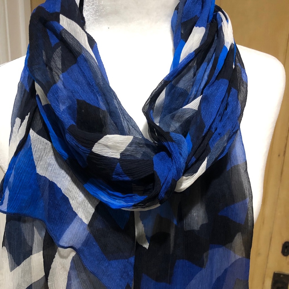 Lightweight Scarf - Picture 7 of 7